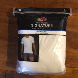 BRAND NEW, 6 men’s V-neck white shirts